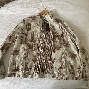 Dior ZIPPED BLOUSON
Brown and White Double-Sided Technical Canvas